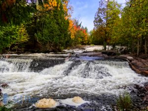 Small Cascades Ahead of a Big Drop