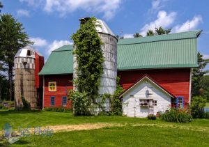 Red Barn with Quilt Block